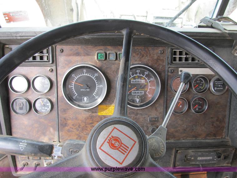 image for item B2625 1995 Kenworth W900 semi truck