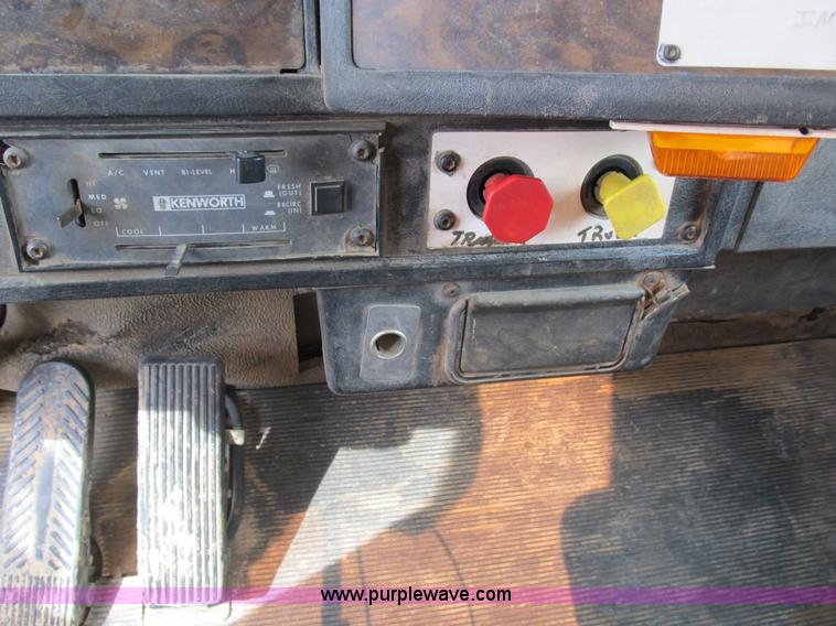 image for item B2625 1995 Kenworth W900 semi truck