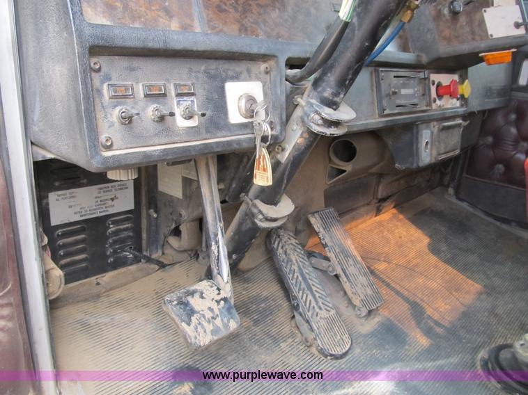 image for item B2625 1995 Kenworth W900 semi truck