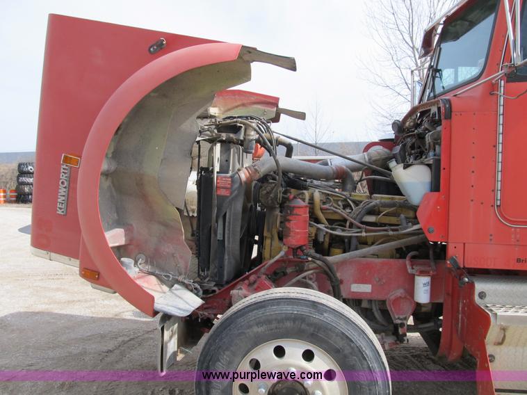 image for item B2625 1995 Kenworth W900 semi truck