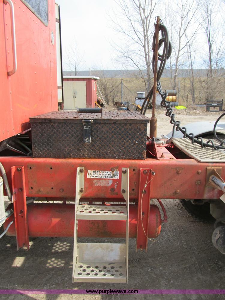 image for item B2625 1995 Kenworth W900 semi truck