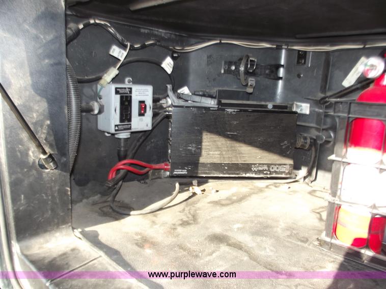 image for item B6264 2005 Volvo VNL semi truck