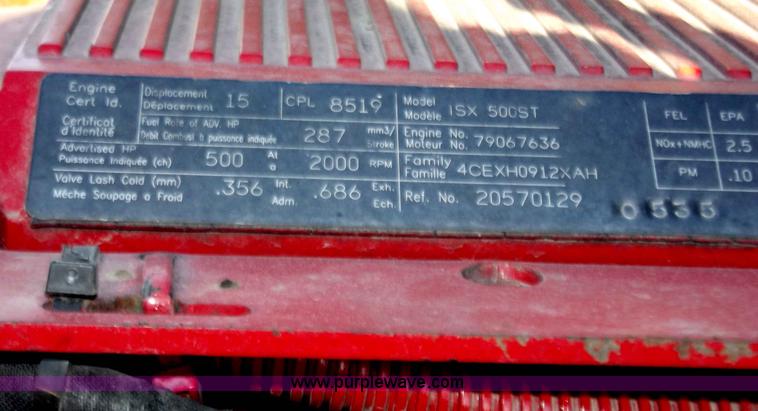 image for item B6264 2005 Volvo VNL semi truck