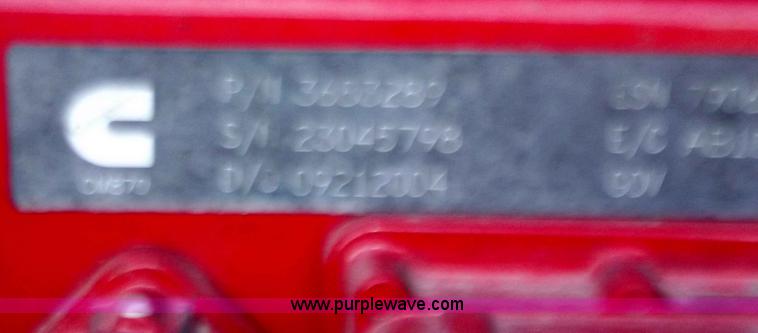 image for item B6264 2005 Volvo VNL semi truck