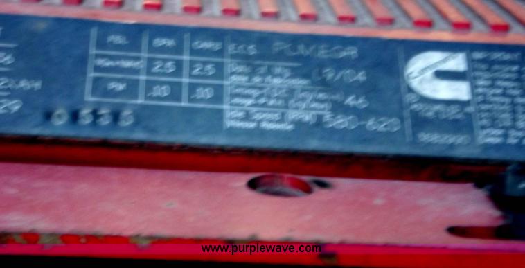 image for item B6264 2005 Volvo VNL semi truck