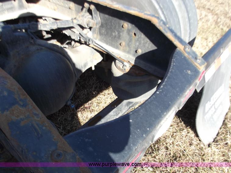 image for item B6265 2007 Volvo VNL semi truck