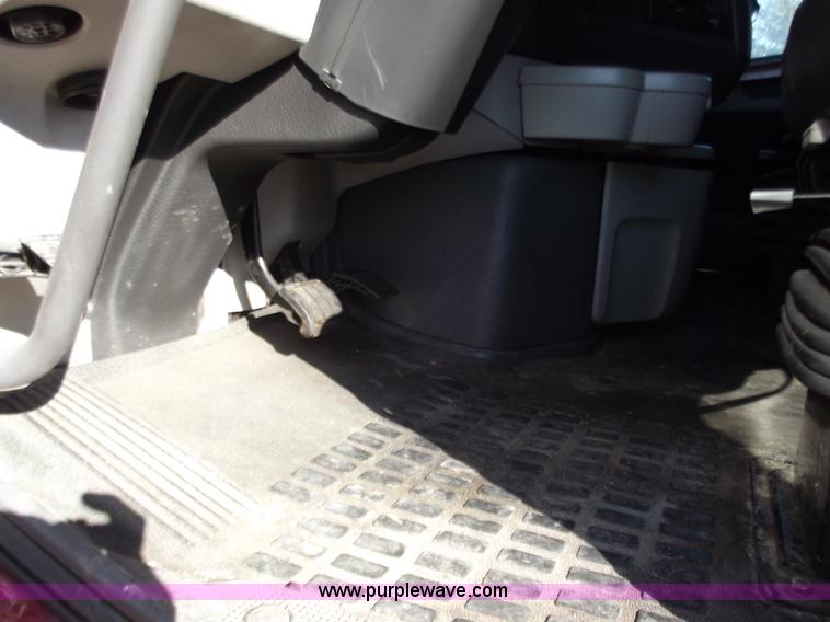 image for item B6265 2007 Volvo VNL semi truck