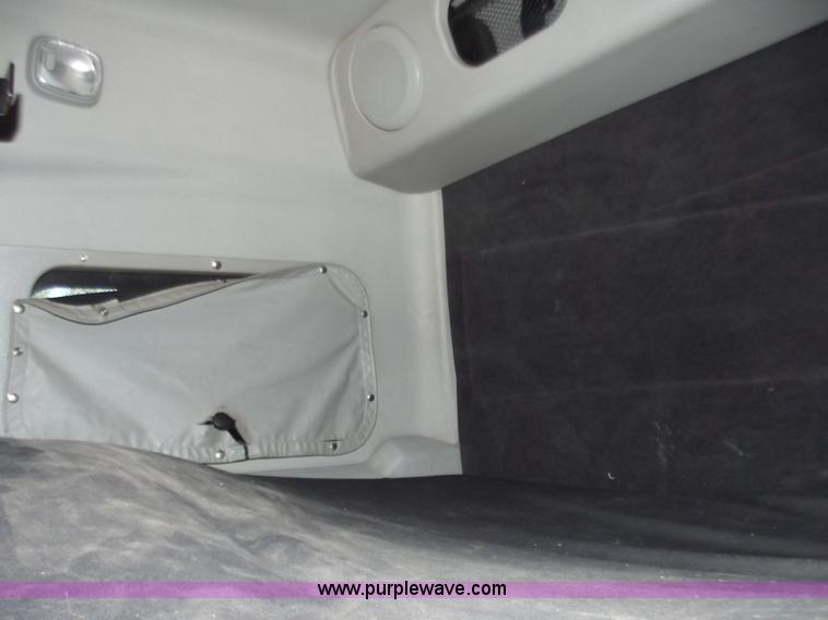 image for item B6265 2007 Volvo VNL semi truck