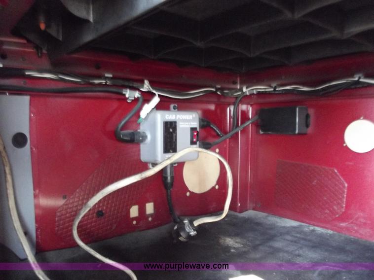 image for item B6265 2007 Volvo VNL semi truck