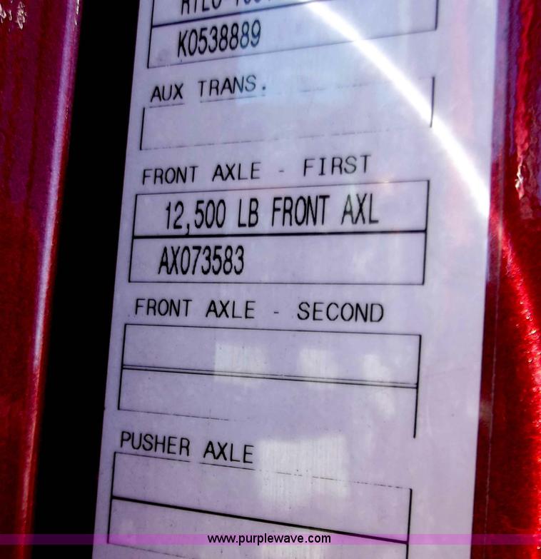 image for item B6265 2007 Volvo VNL semi truck