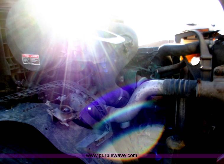 image for item B6265 2007 Volvo VNL semi truck