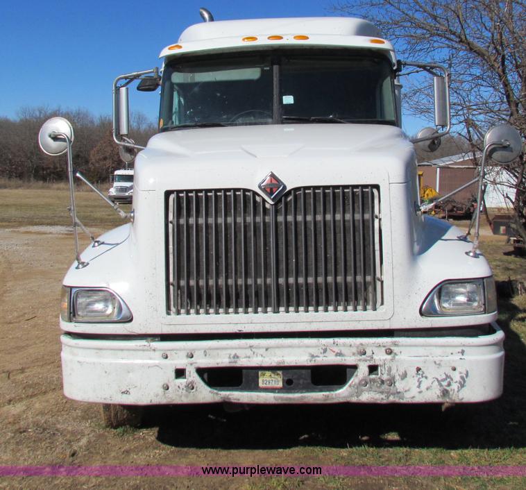 image for item B7136 2006 International 9400I semi