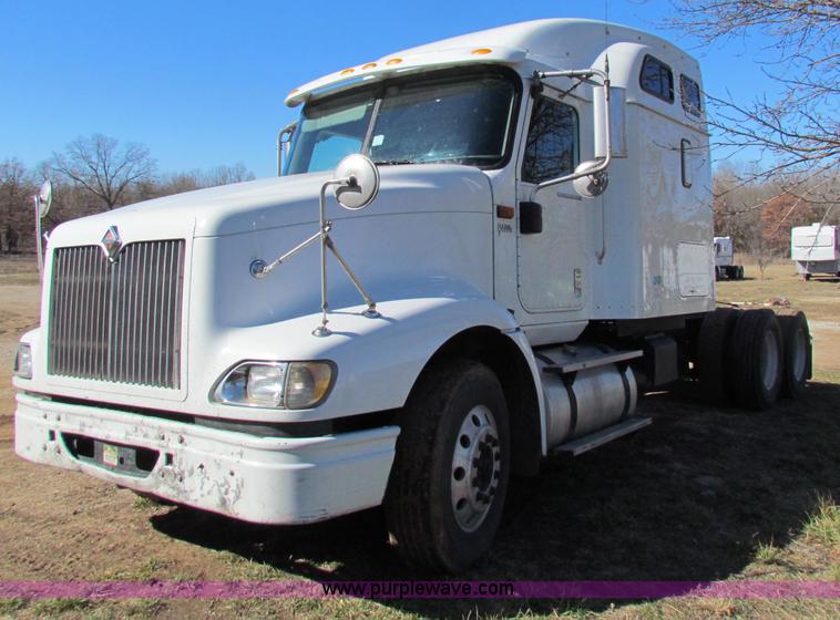 image for item B7136 2006 International 9400I semi