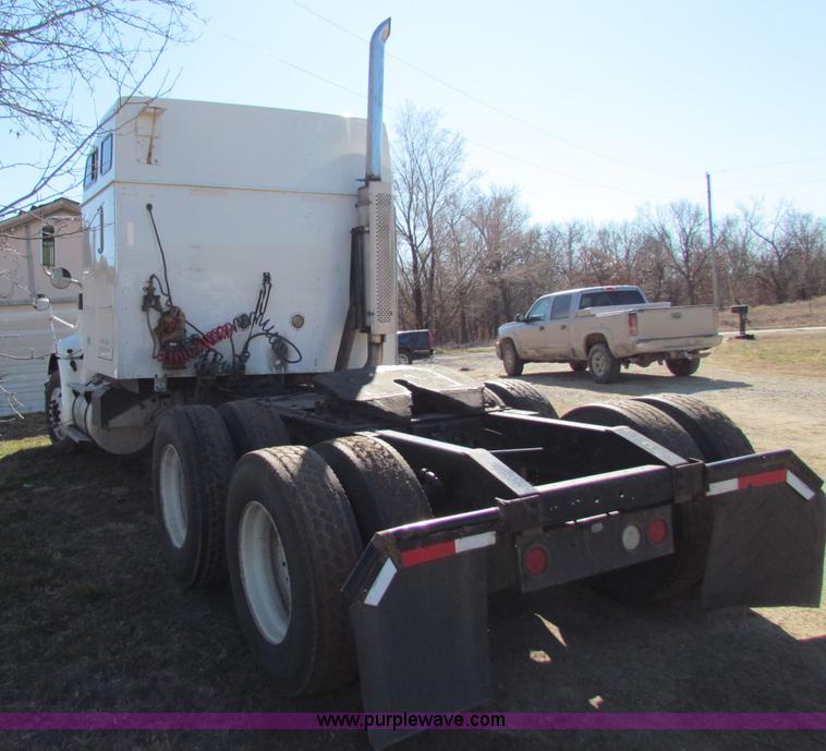 image for item B7136 2006 International 9400I semi