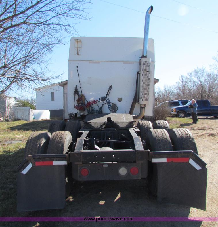 image for item B7136 2006 International 9400I semi