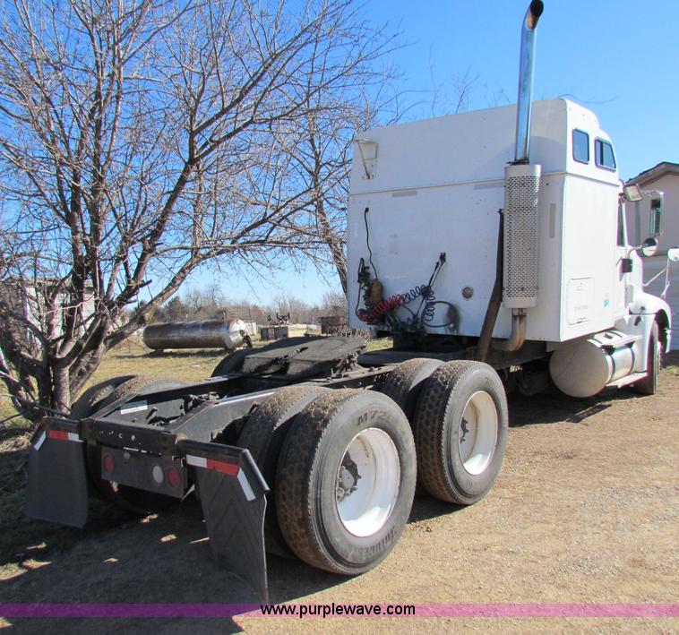 image for item B7136 2006 International 9400I semi