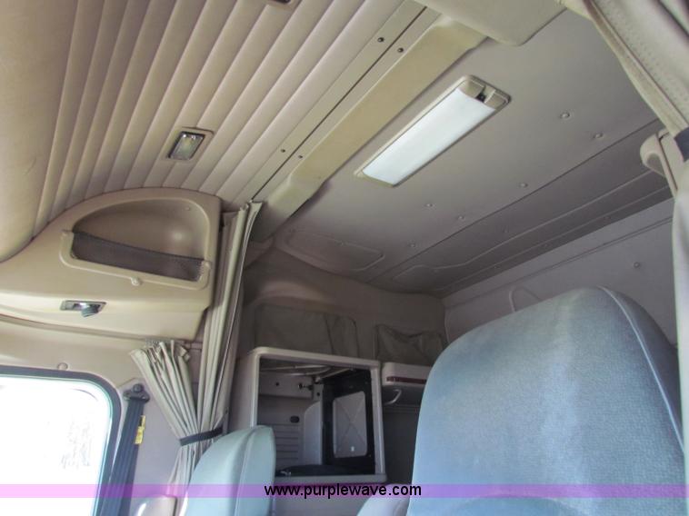 image for item B7136 2006 International 9400I semi