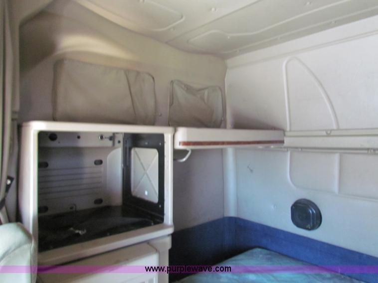 image for item B7136 2006 International 9400I semi