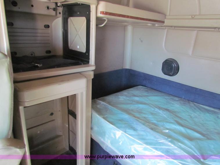 image for item B7136 2006 International 9400I semi