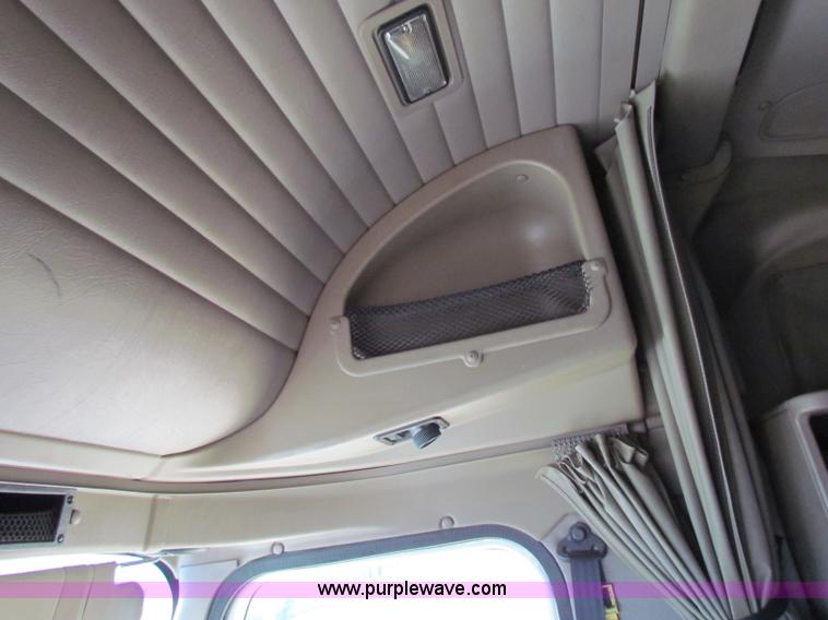 image for item B7136 2006 International 9400I semi