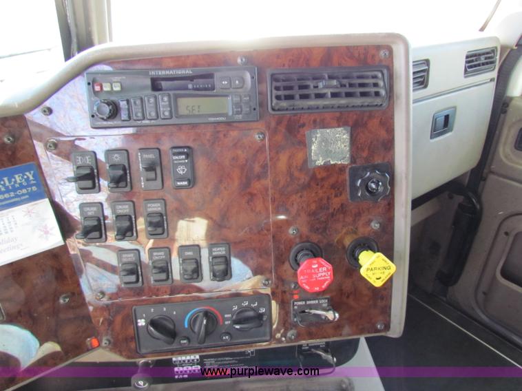 image for item B7136 2006 International 9400I semi