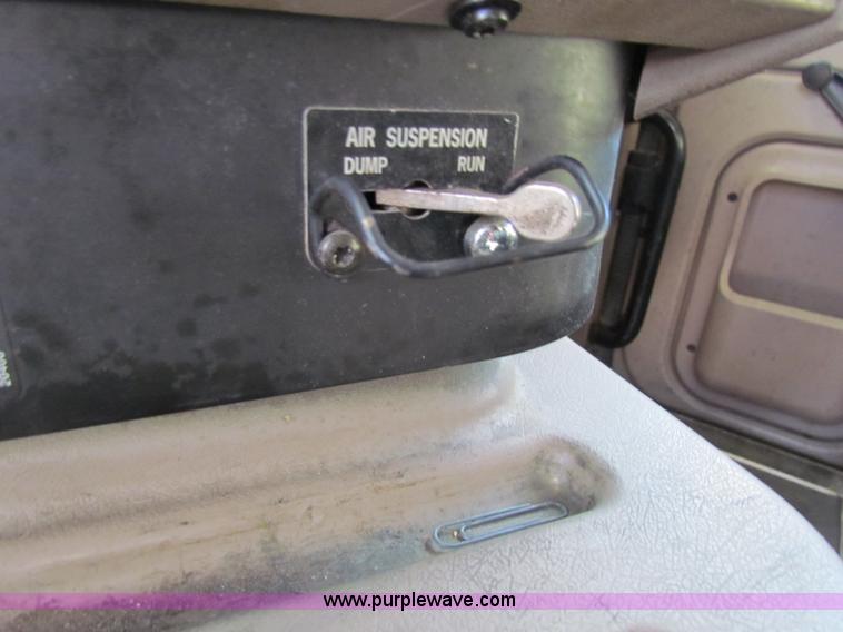 image for item B7136 2006 International 9400I semi