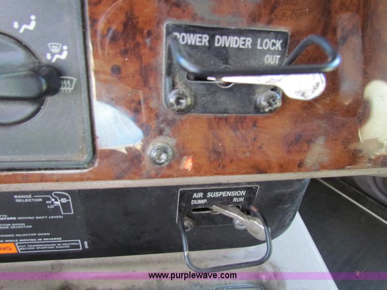 image for item B7136 2006 International 9400I semi