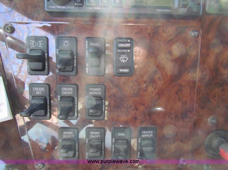 image for item B7136 2006 International 9400I semi