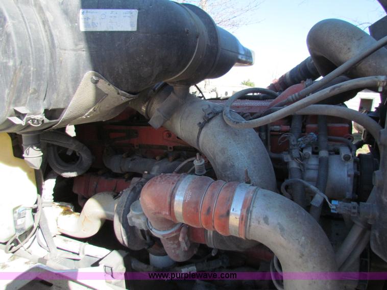 image for item B7136 2006 International 9400I semi