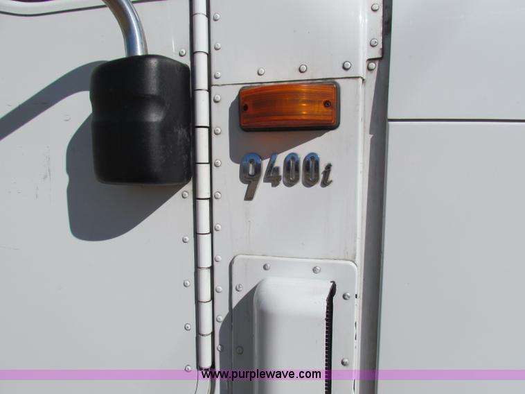 image for item B7136 2006 International 9400I semi