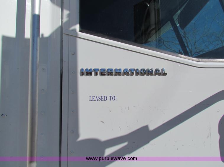 image for item B7136 2006 International 9400I semi