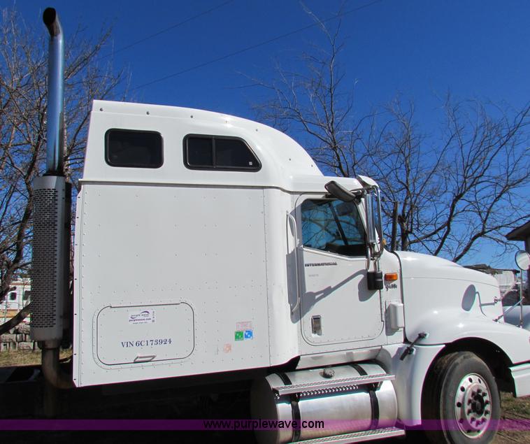 image for item B7136 2006 International 9400I semi