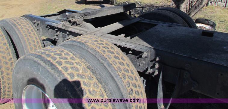 image for item B7136 2006 International 9400I semi