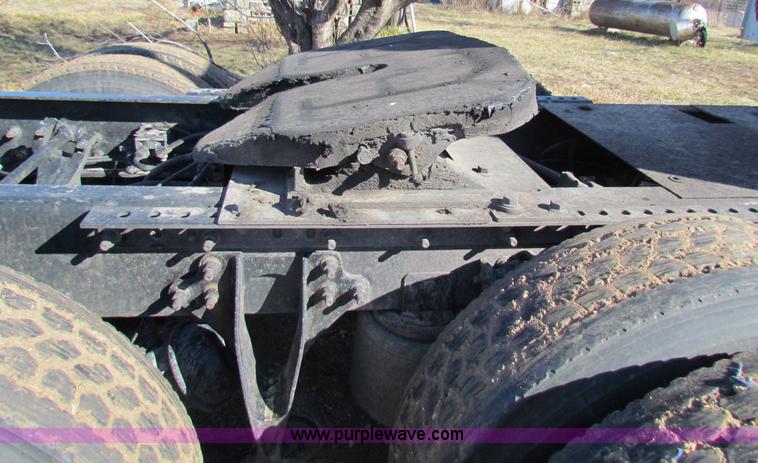 image for item B7136 2006 International 9400I semi