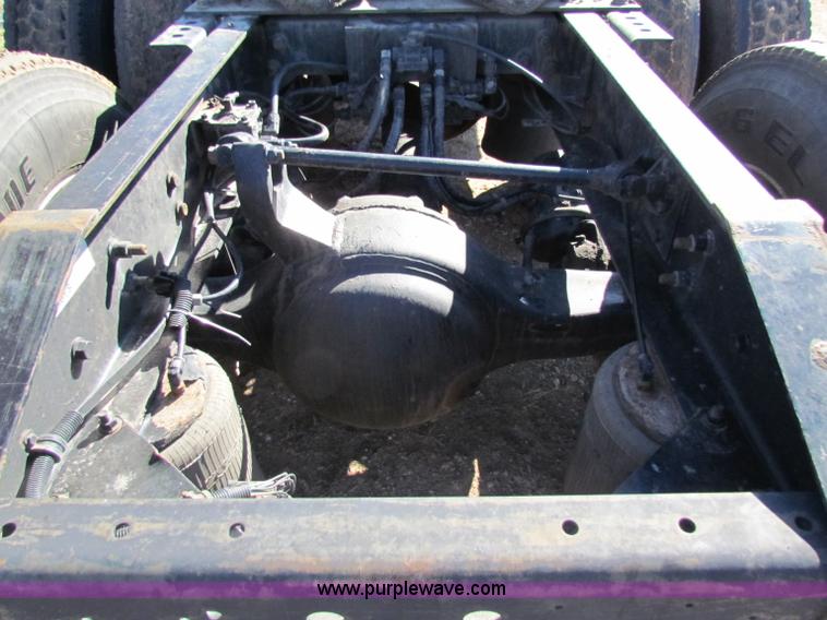 image for item B7136 2006 International 9400I semi