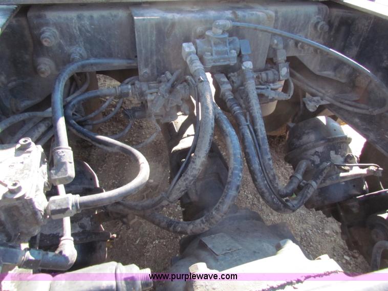 image for item B7136 2006 International 9400I semi