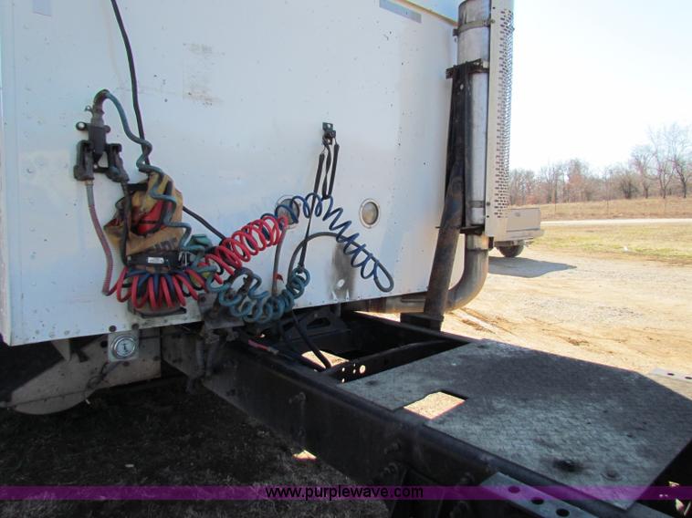 image for item B7136 2006 International 9400I semi