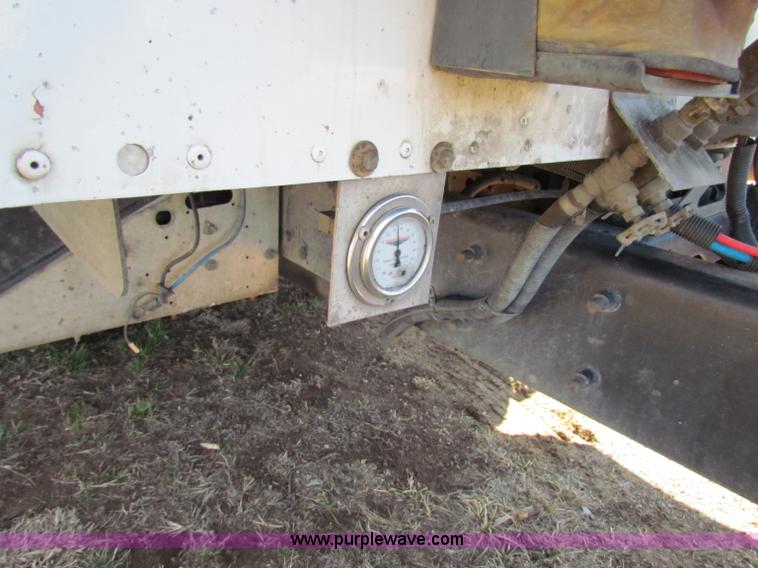 image for item B7136 2006 International 9400I semi