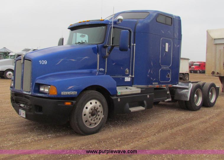 image for item B7137 1996 Kenworth T600 semi truck