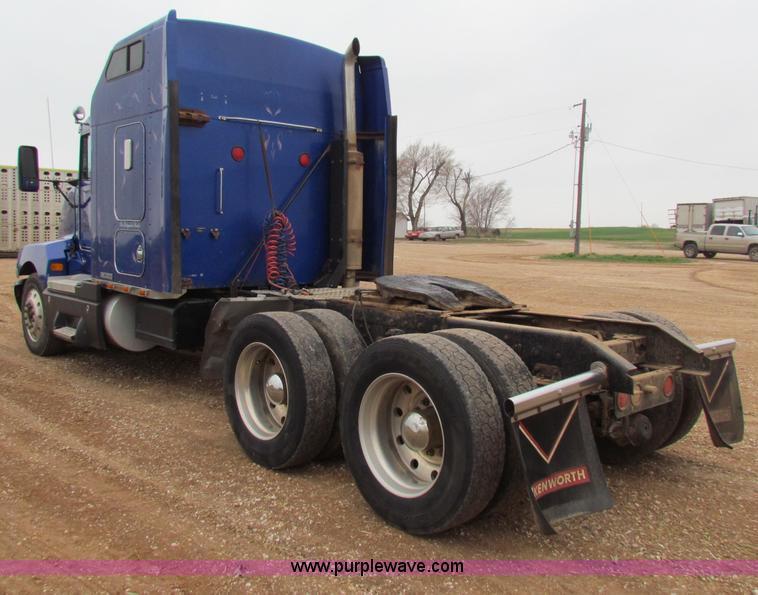 image for item B7137 1996 Kenworth T600 semi truck