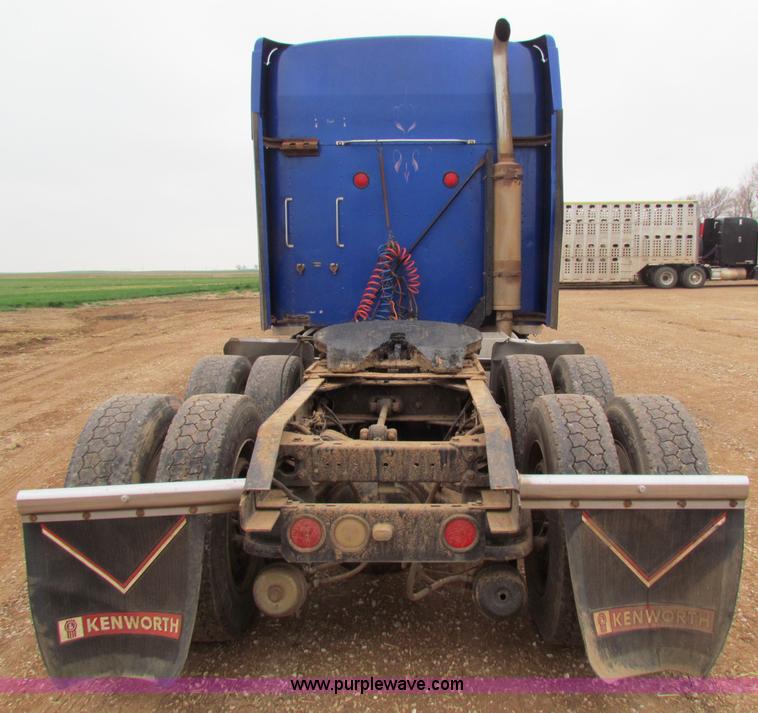image for item B7137 1996 Kenworth T600 semi truck