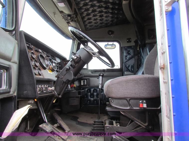 image for item B7137 1996 Kenworth T600 semi truck