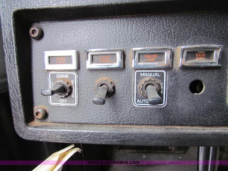 image for item B7137 1996 Kenworth T600 semi truck