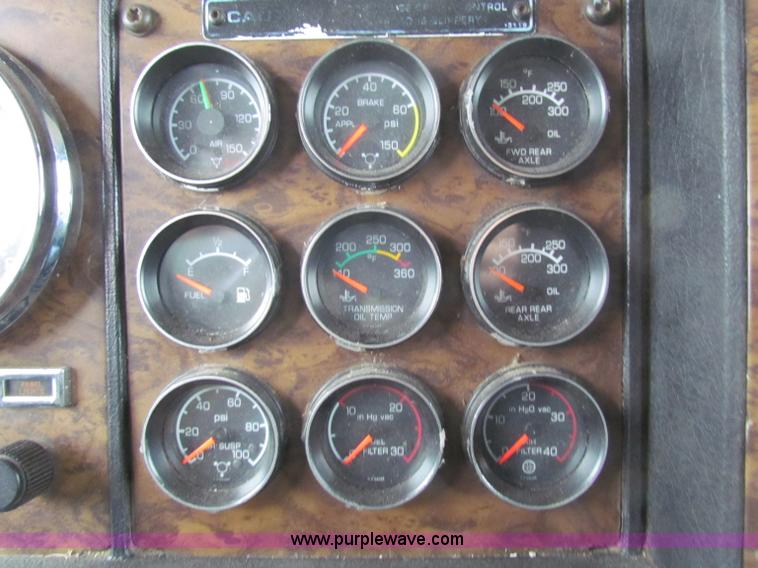 image for item B7137 1996 Kenworth T600 semi truck