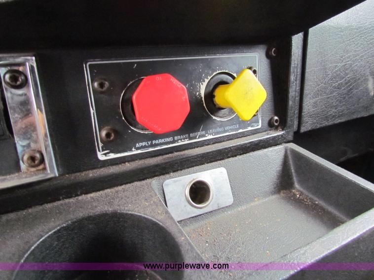 image for item B7137 1996 Kenworth T600 semi truck