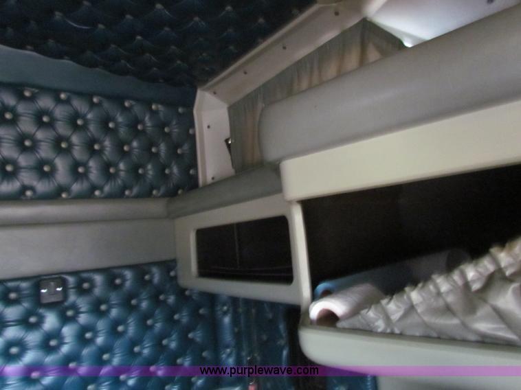 image for item B7137 1996 Kenworth T600 semi truck