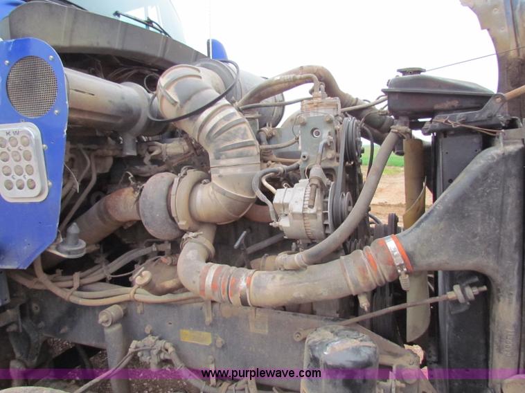 image for item B7137 1996 Kenworth T600 semi truck