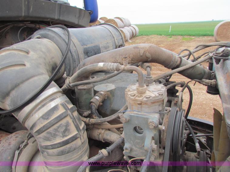 image for item B7137 1996 Kenworth T600 semi truck