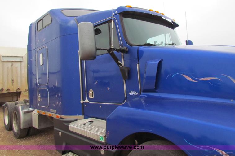 image for item B7137 1996 Kenworth T600 semi truck