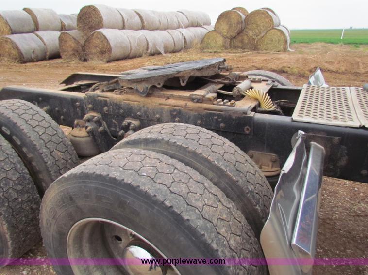 image for item B7137 1996 Kenworth T600 semi truck